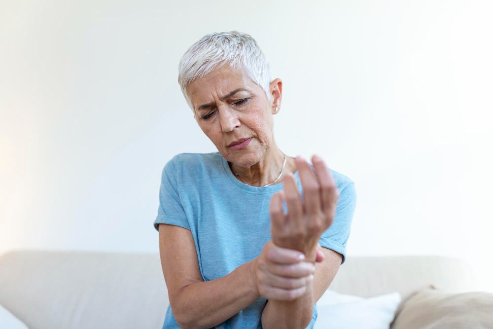 knee elderly woman